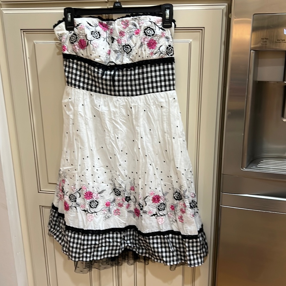 Beautiful summer dress with underlying with black netting